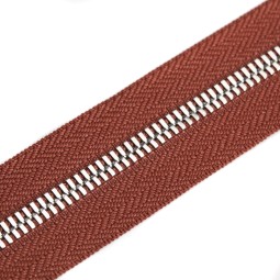 Блискавка метал FUTURA рулонний 5мм коричневий ТЮТЮН / платина