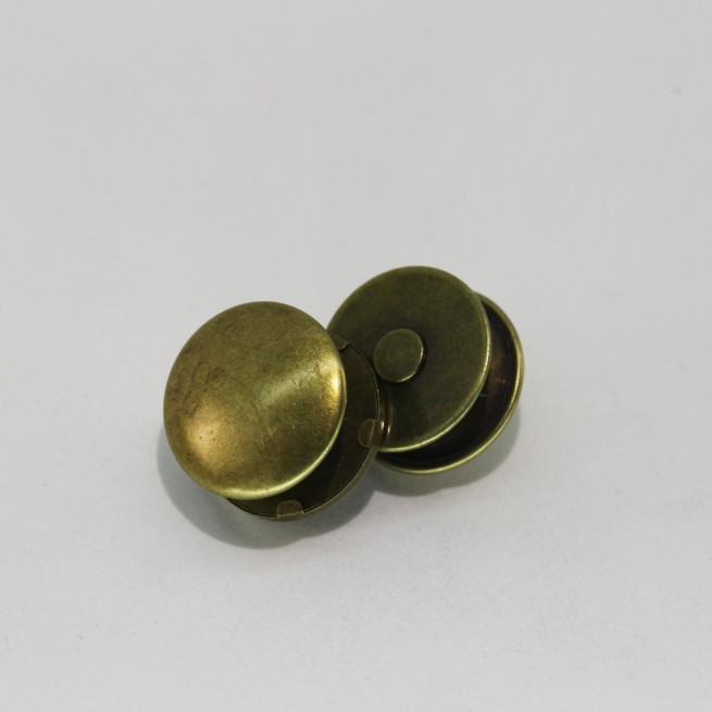 Кнопка магнітна на хольнітені ЛАТУНЬ 18 мм