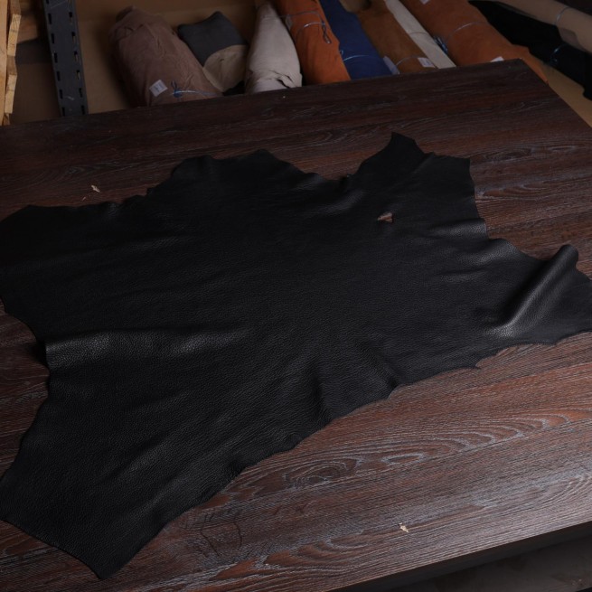 Шкіра одягова Олень чорний напівглянець 0,7-0,9