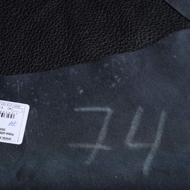 Шкіра одягова Олень чорний напівглянець 0,7-0,9